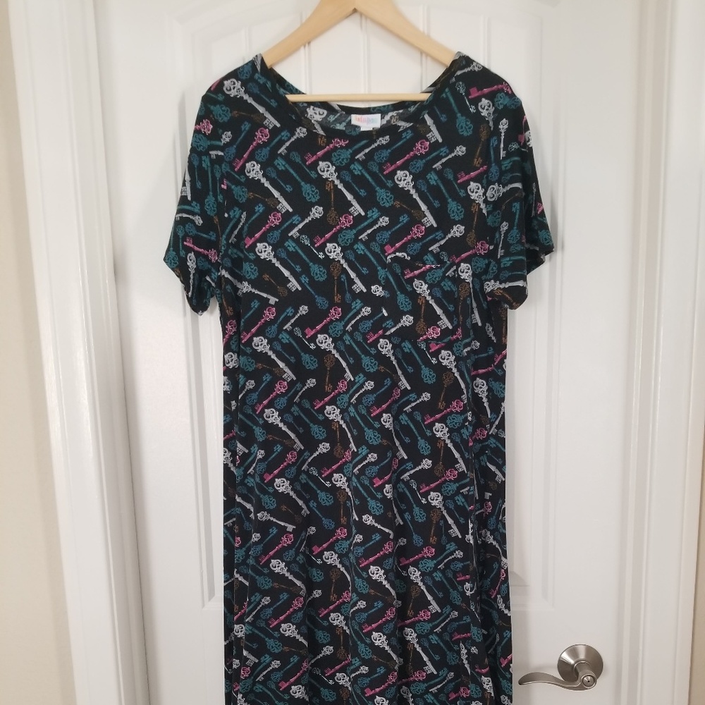 XL Carly - Lularoe - Multi Colored Keys